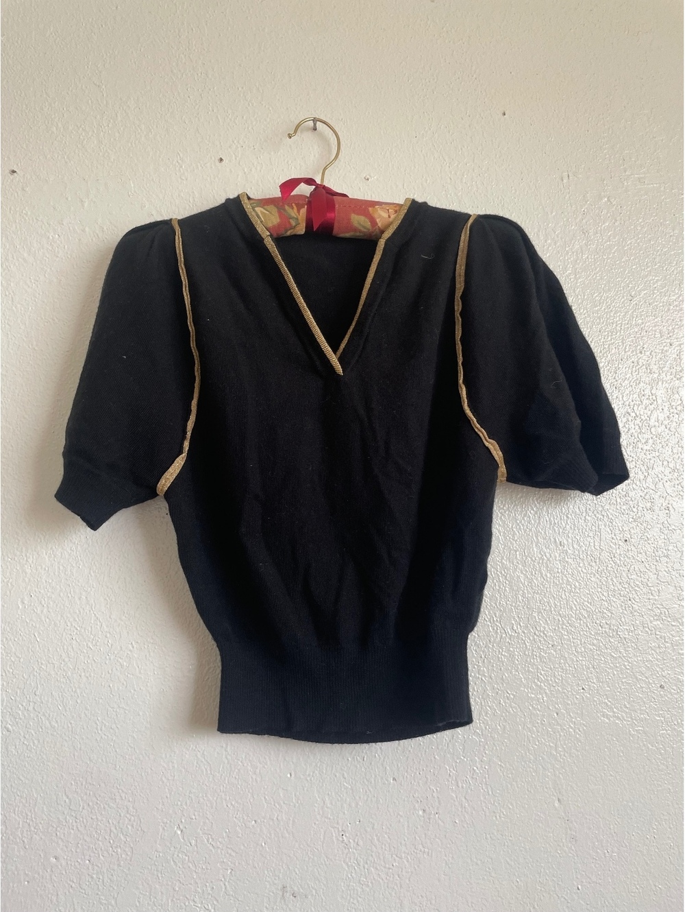 Burberry vintage Christopher Bailey Black gold 100% wool short sleeve sweater